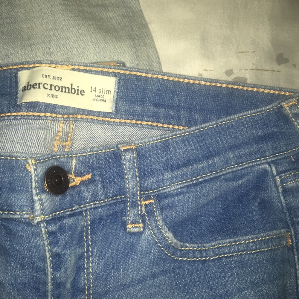 Cute jeans fit good!